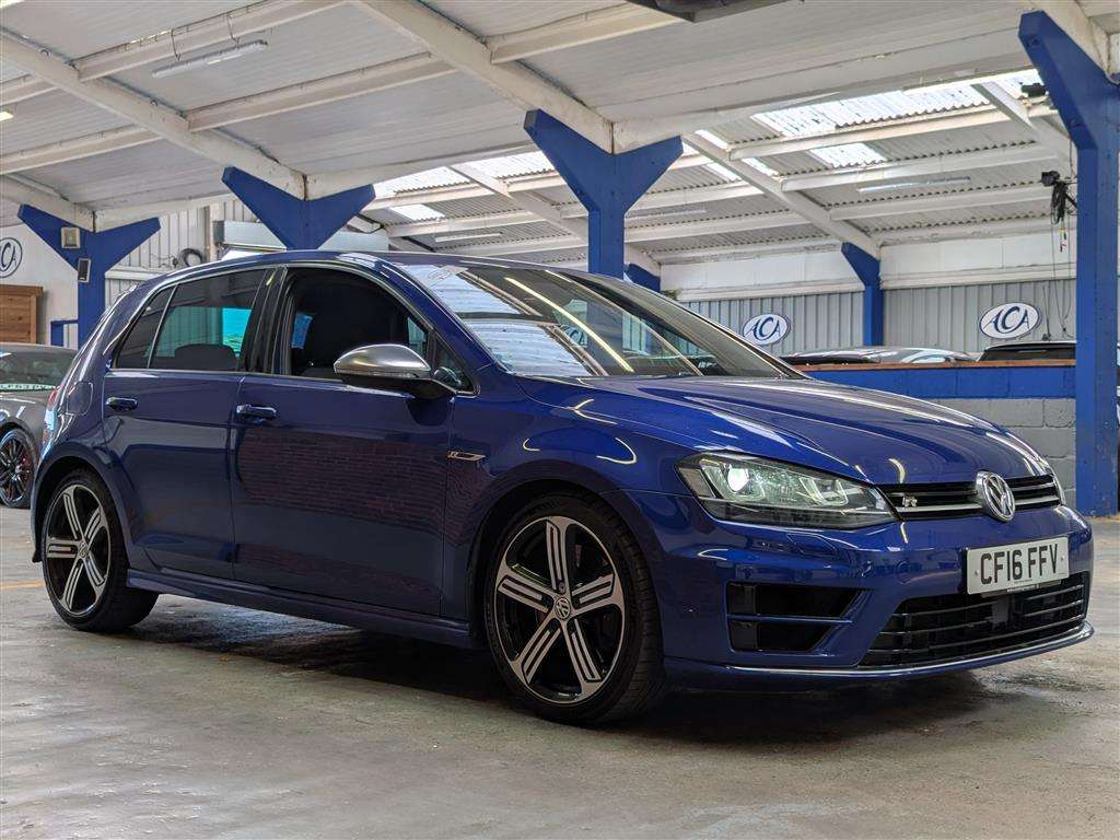 <p>2016 VOLKSWAGEN GOLF R DSG</p>