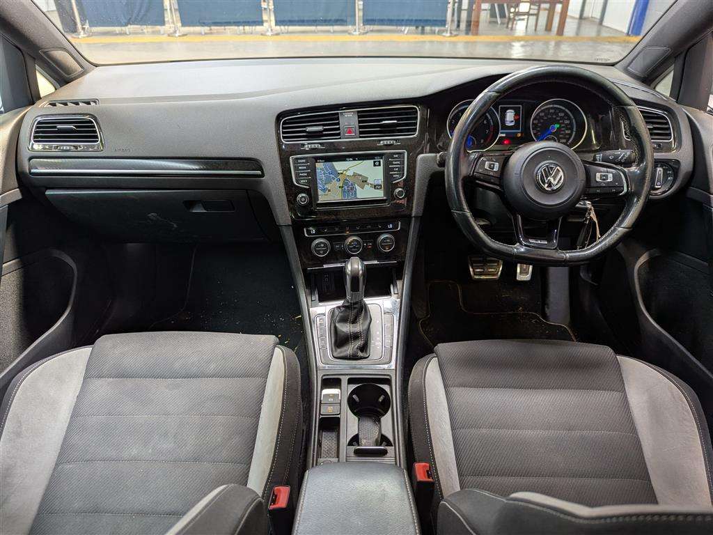 <p>2016 VOLKSWAGEN GOLF R DSG</p>