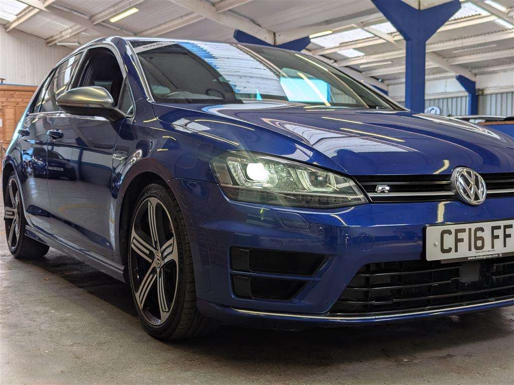 <p>2016 VOLKSWAGEN GOLF R DSG</p>