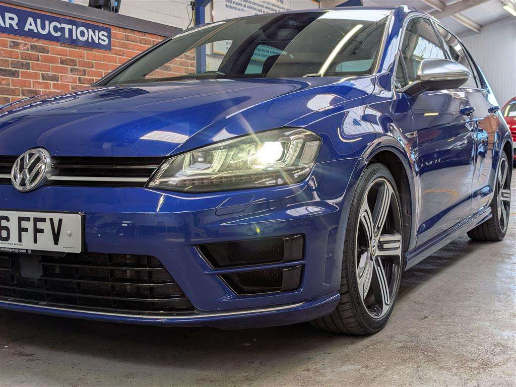 <p>2016 VOLKSWAGEN GOLF R DSG</p>