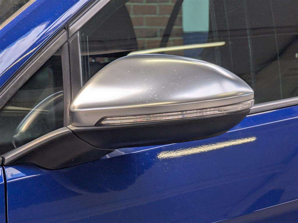 <p>2016 VOLKSWAGEN GOLF R DSG</p>