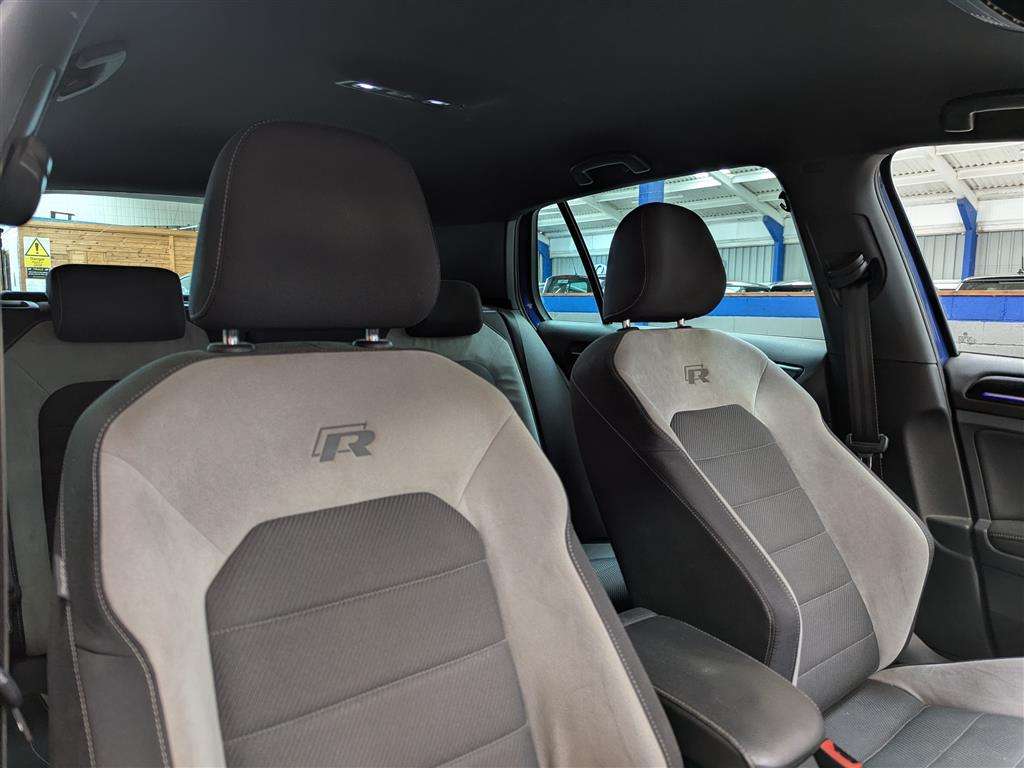 <p>2016 VOLKSWAGEN GOLF R DSG</p>