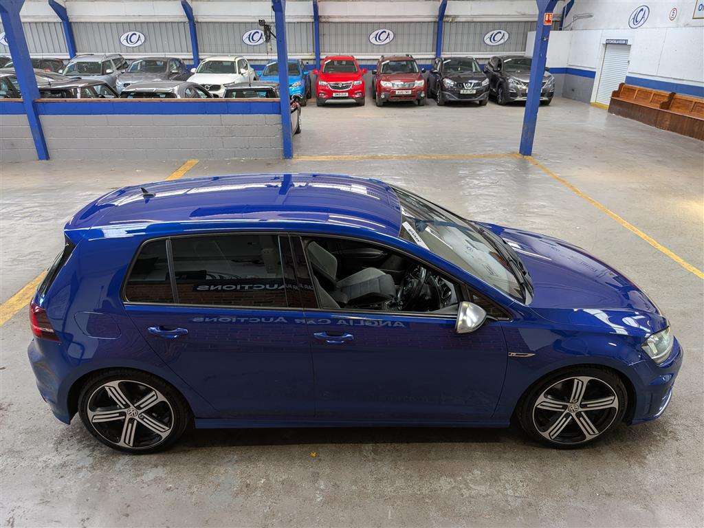 <p>2016 VOLKSWAGEN GOLF R DSG</p>
