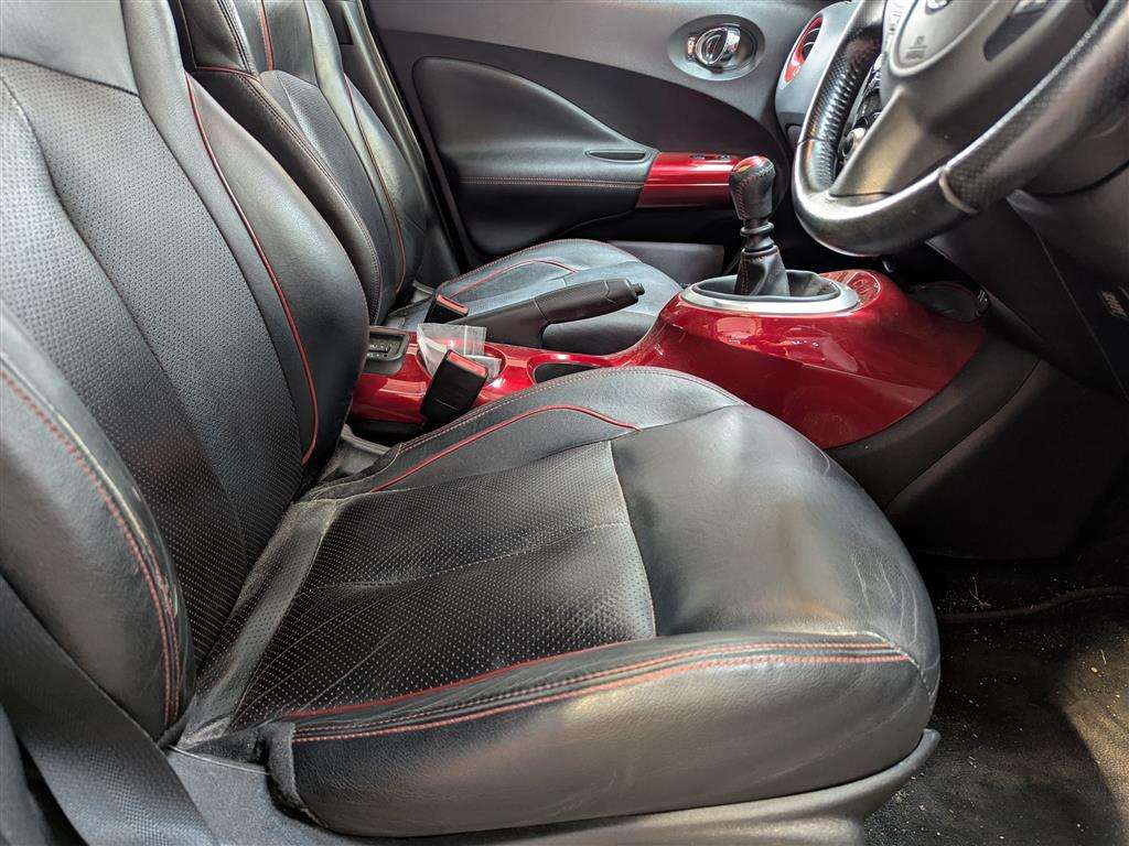 <p>2015 NISSAN JUKE TEKNA DIG-T</p>