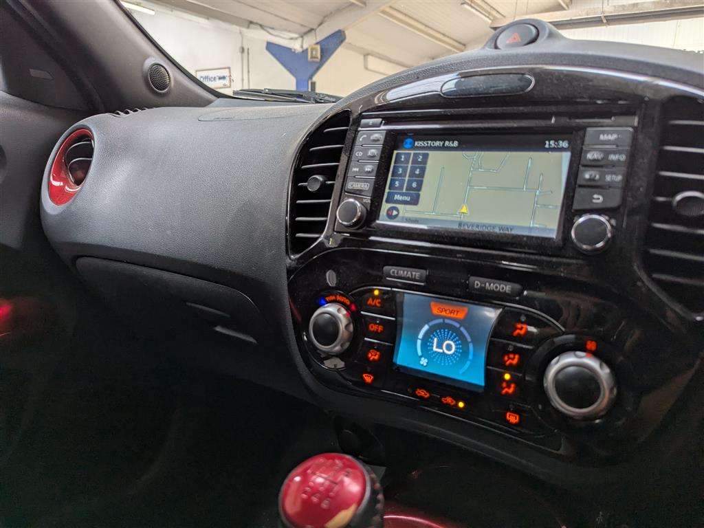 <p>2015 NISSAN JUKE TEKNA DIG-T</p>