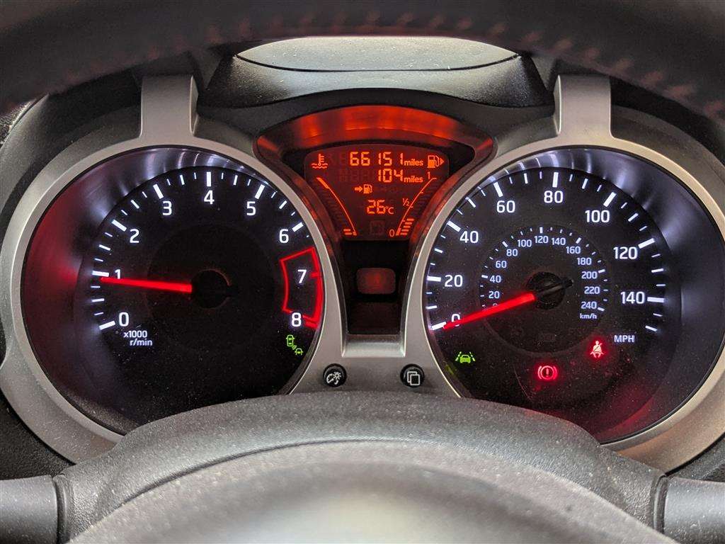 <p>2015 NISSAN JUKE TEKNA DIG-T</p>