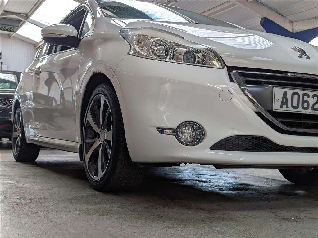 <p>2012 PEUGEOT 208 FELINE THP</p>