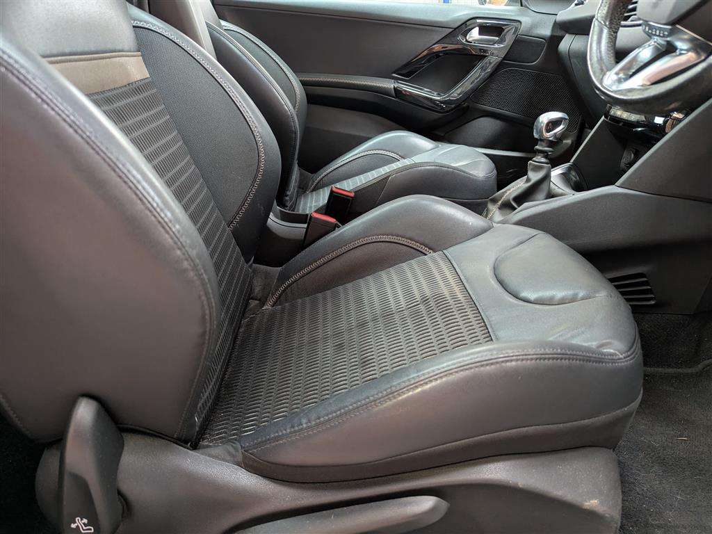<p>2012 PEUGEOT 208 FELINE THP</p>
