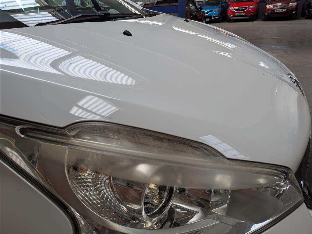 <p>2012 PEUGEOT 208 FELINE THP</p>