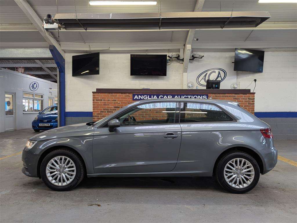 <p>2015 AUDI A3 SE TECHNIK TDI</p>