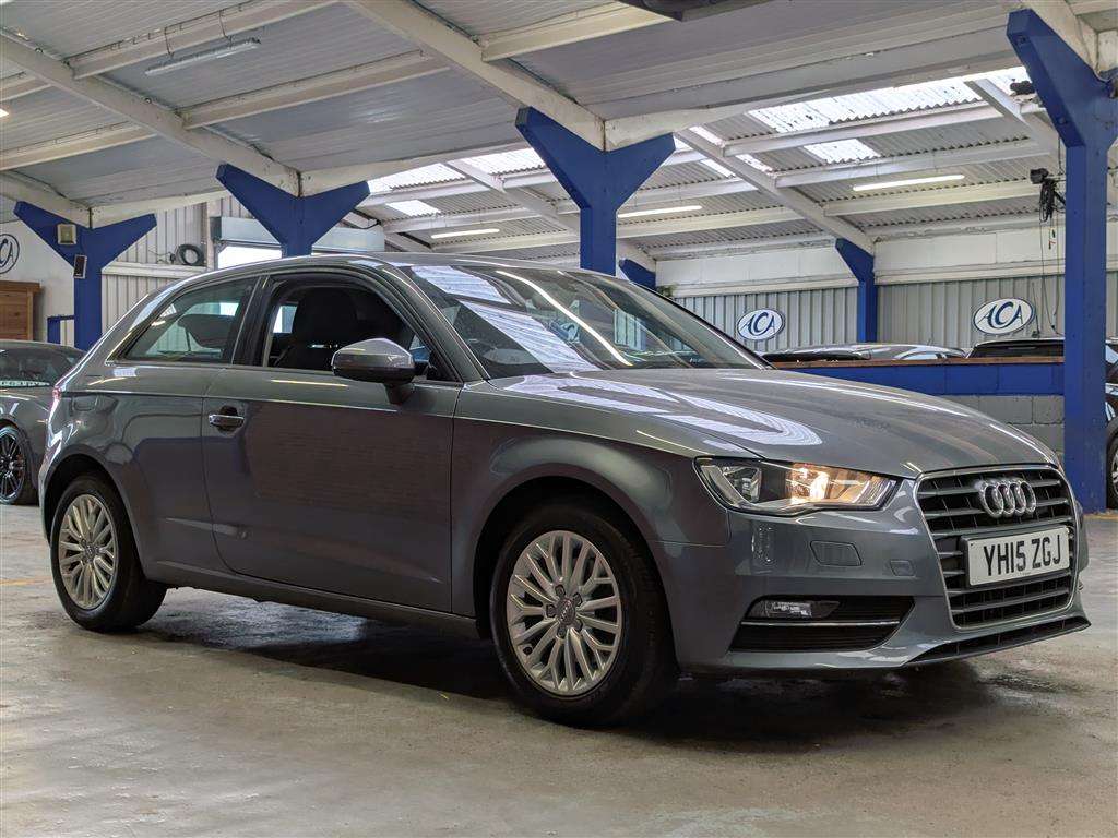 <p>2015 AUDI A3 SE TECHNIK TDI</p>
