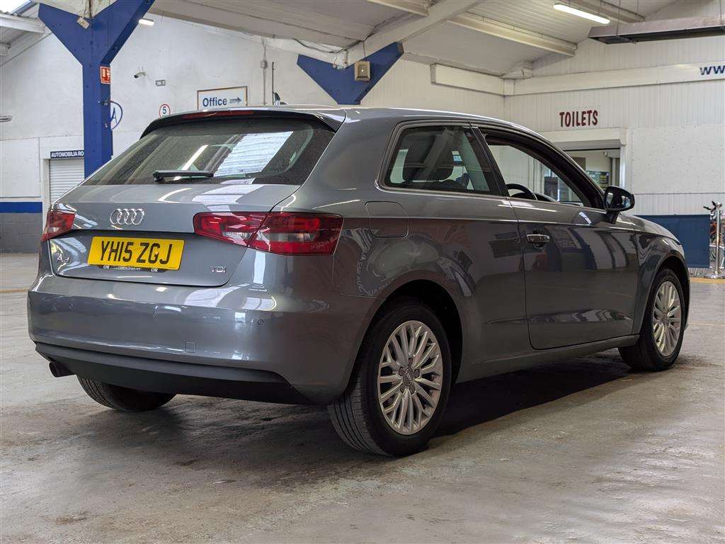 <p>2015 AUDI A3 SE TECHNIK TDI</p>