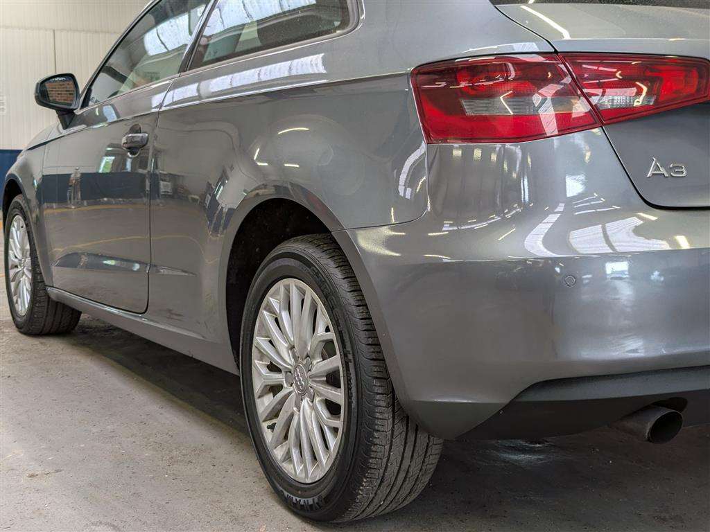 <p>2015 AUDI A3 SE TECHNIK TDI</p>