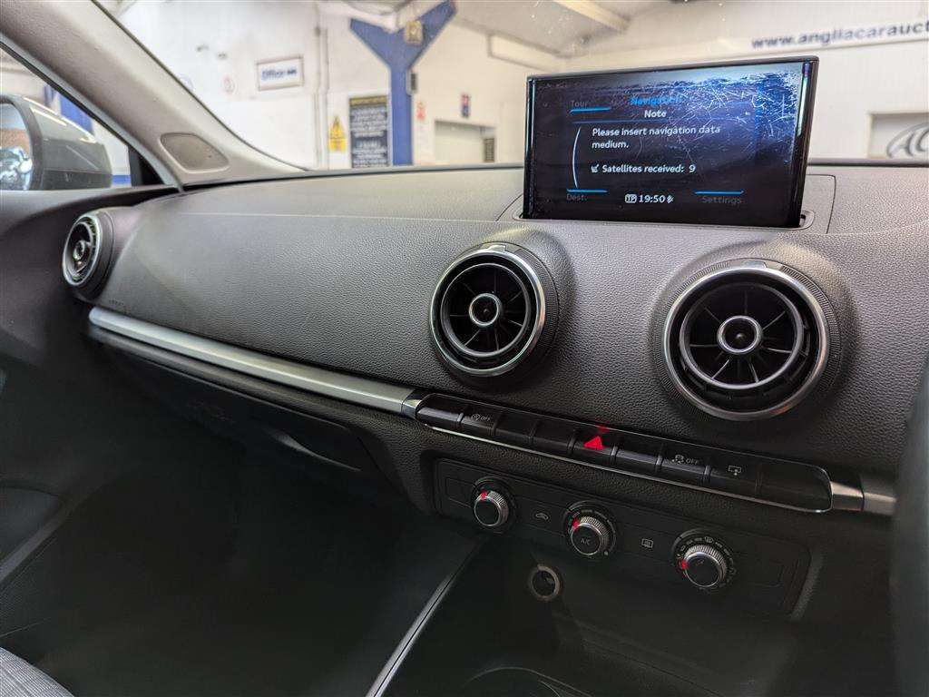 <p>2015 AUDI A3 SE TECHNIK TDI</p>