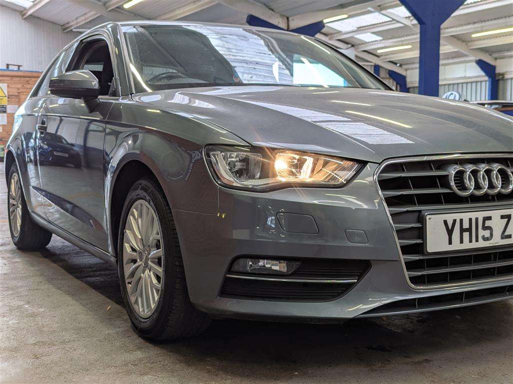 <p>2015 AUDI A3 SE TECHNIK TDI</p>
