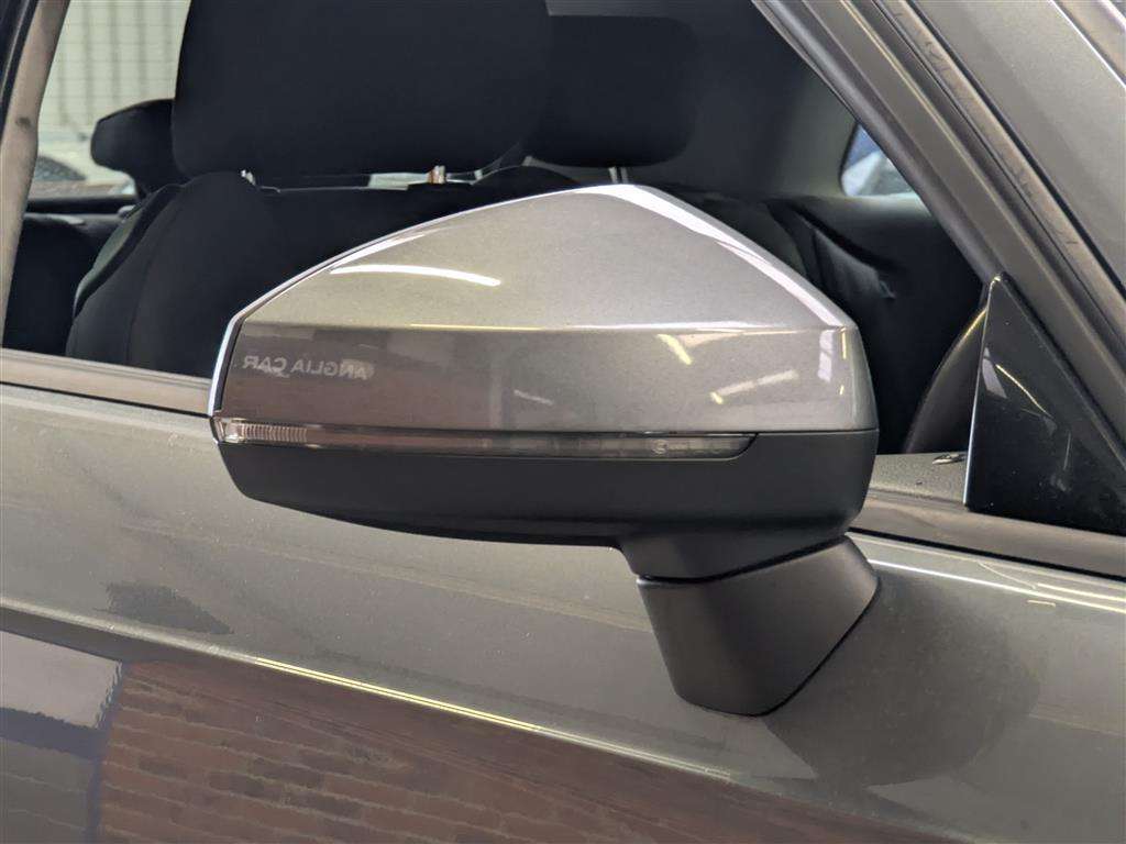 <p>2015 AUDI A3 SE TECHNIK TDI</p>