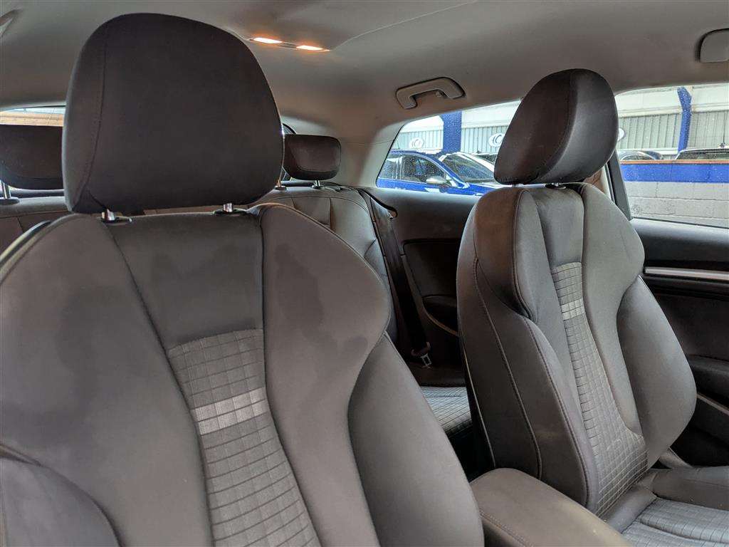 <p>2015 AUDI A3 SE TECHNIK TDI</p>