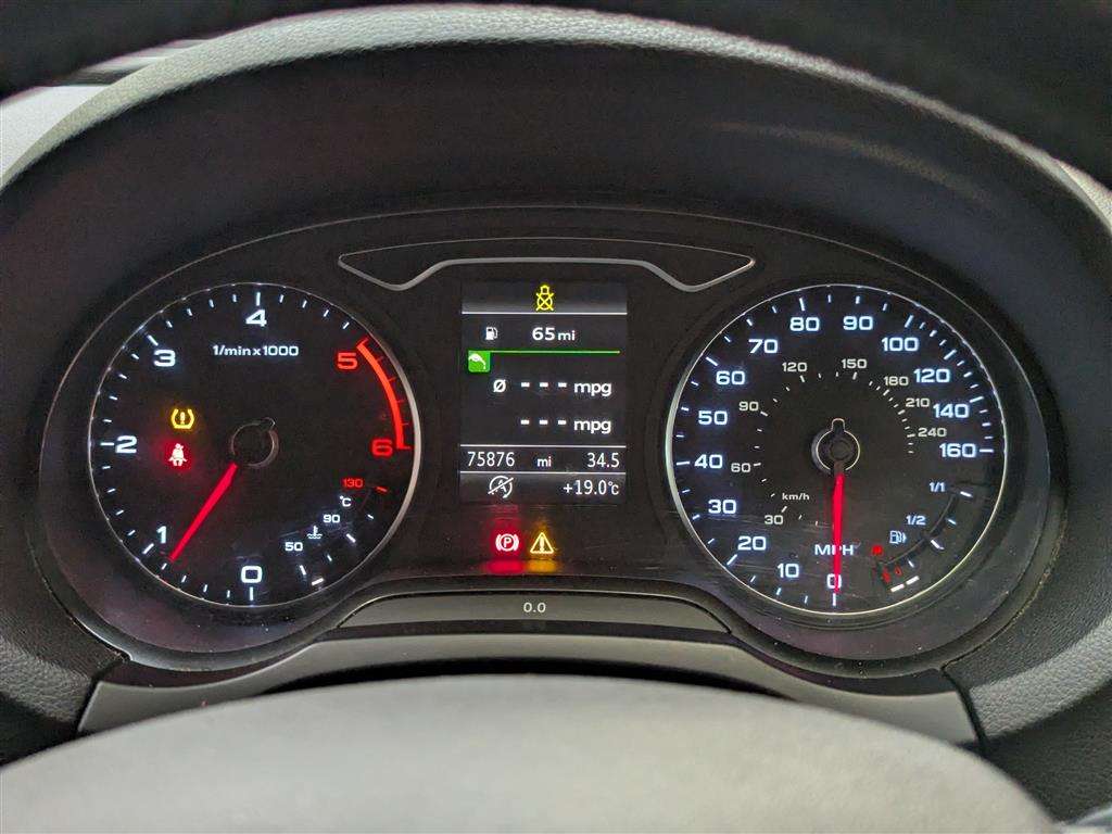 <p>2015 AUDI A3 SE TECHNIK TDI</p>