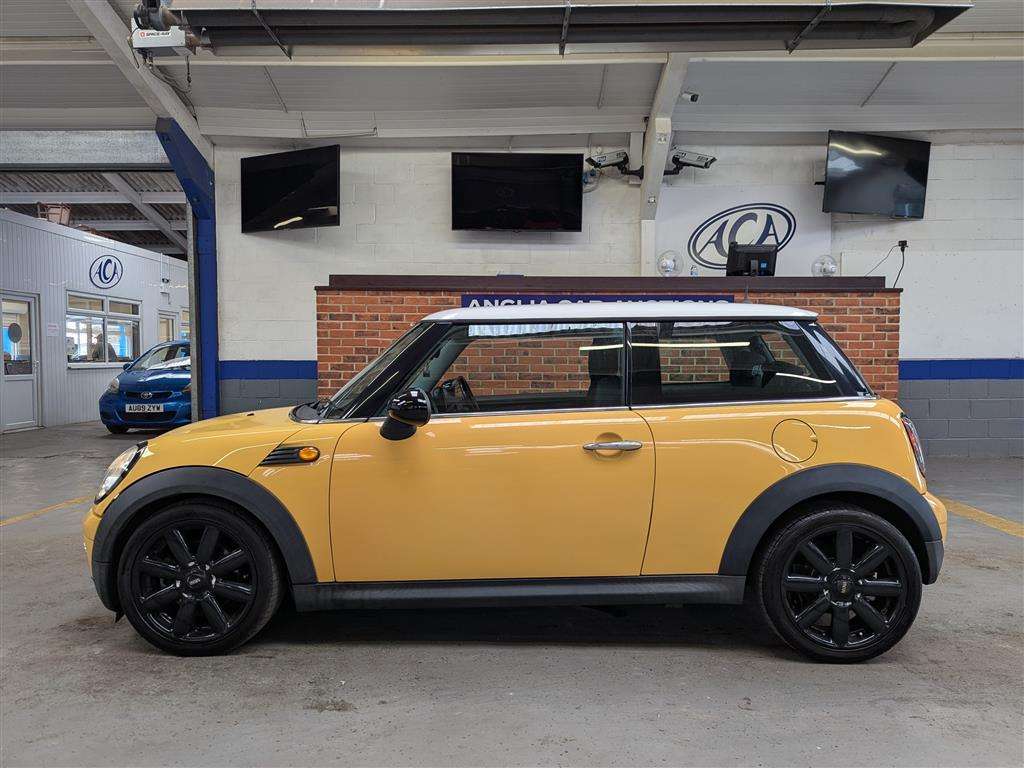 <p>2008 MINI COOPER D</p>