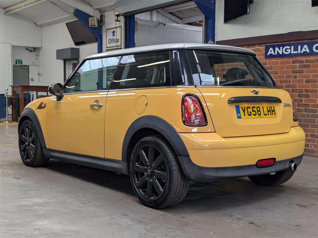 <p>2008 MINI COOPER D</p>