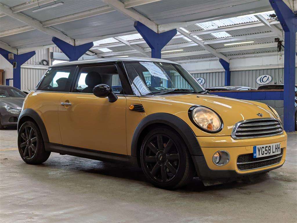 <p>2008 MINI COOPER D</p>