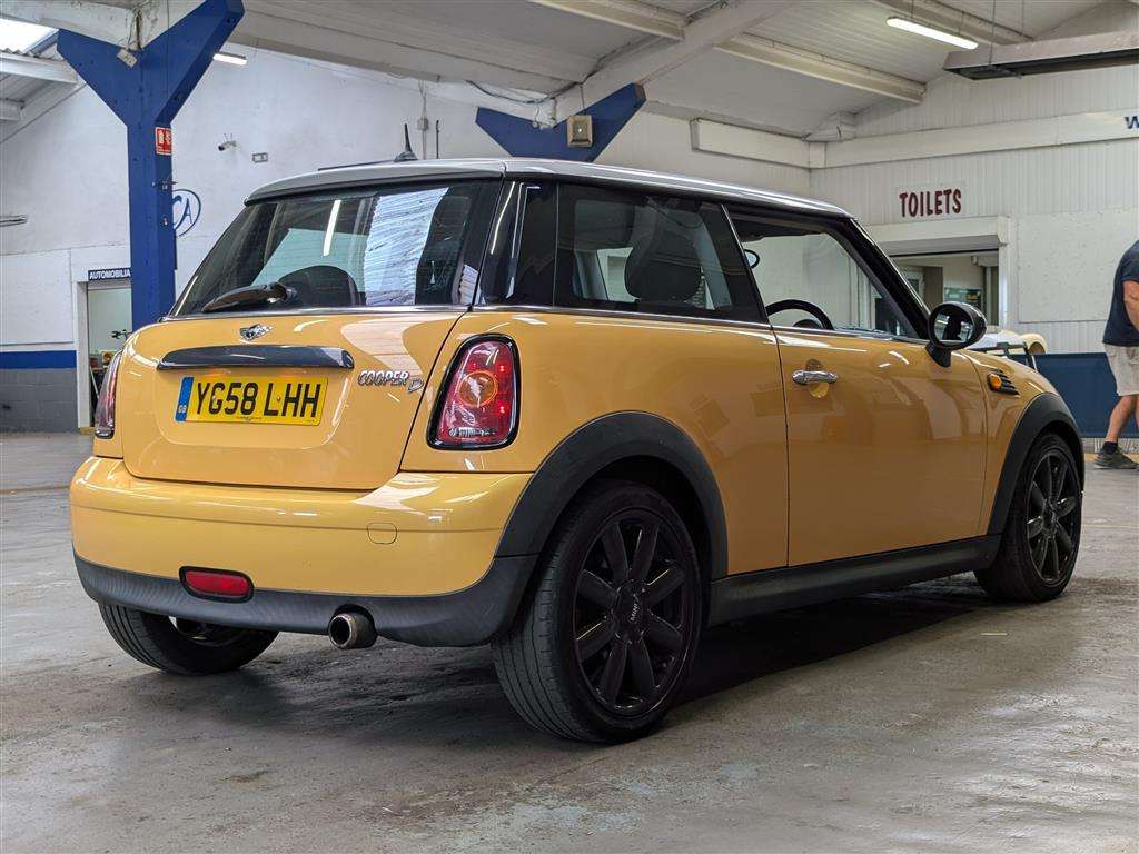 <p>2008 MINI COOPER D</p>