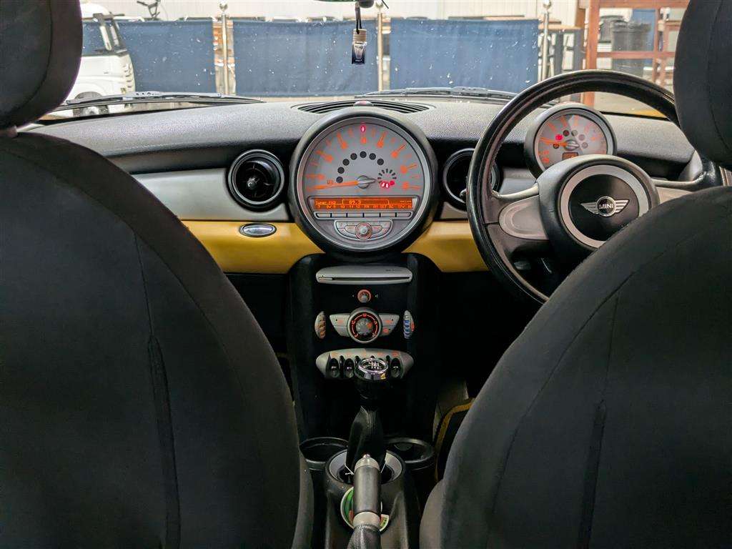 <p>2008 MINI COOPER D</p>