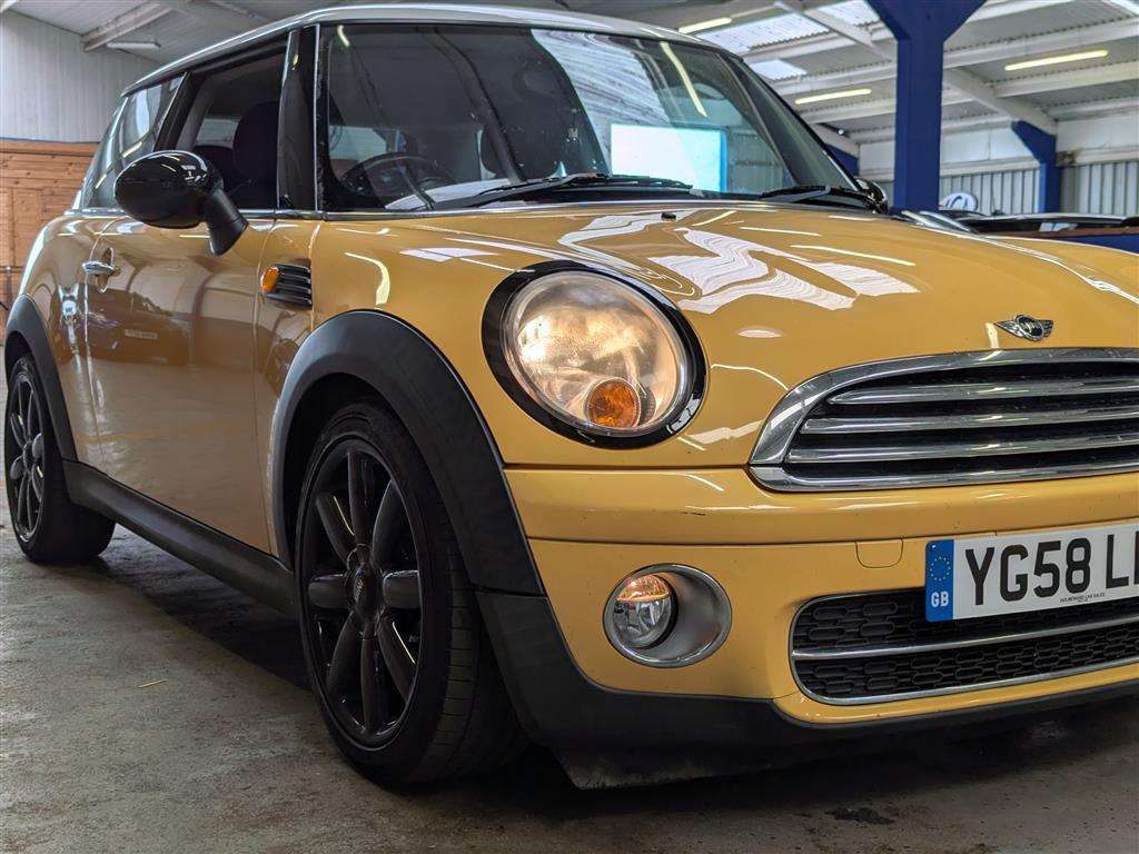 <p>2008 MINI COOPER D</p>