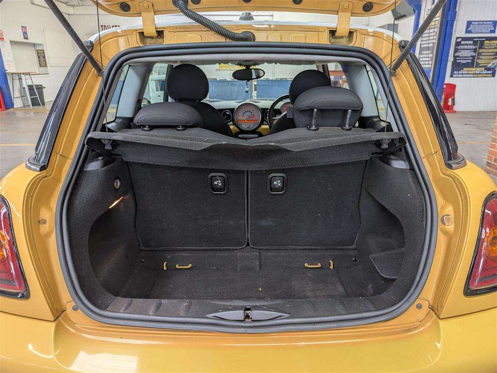 <p>2008 MINI COOPER D</p>