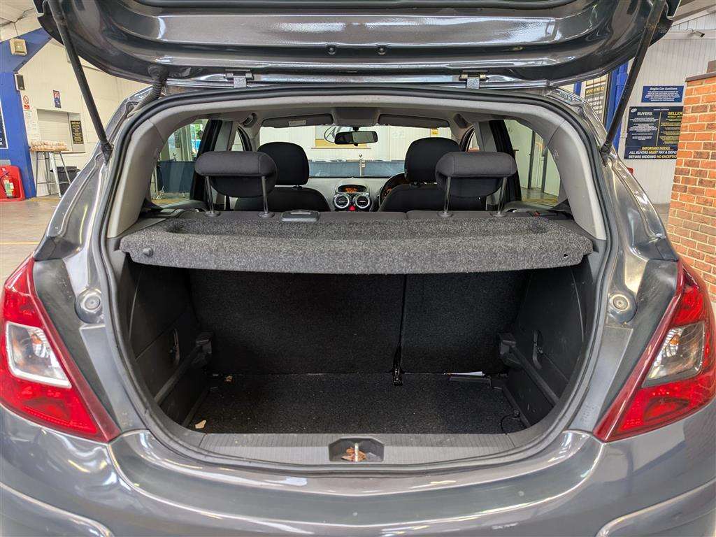 <p>2014 VAUXHALL CORSA SXI AC</p>