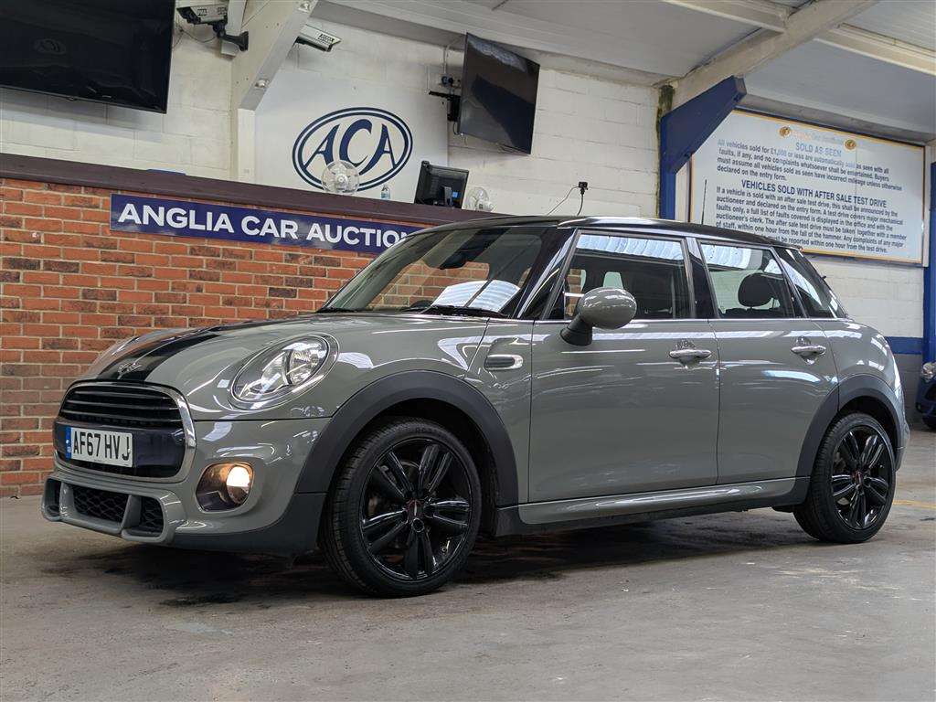 <p>2017 MINI COOPER</p>