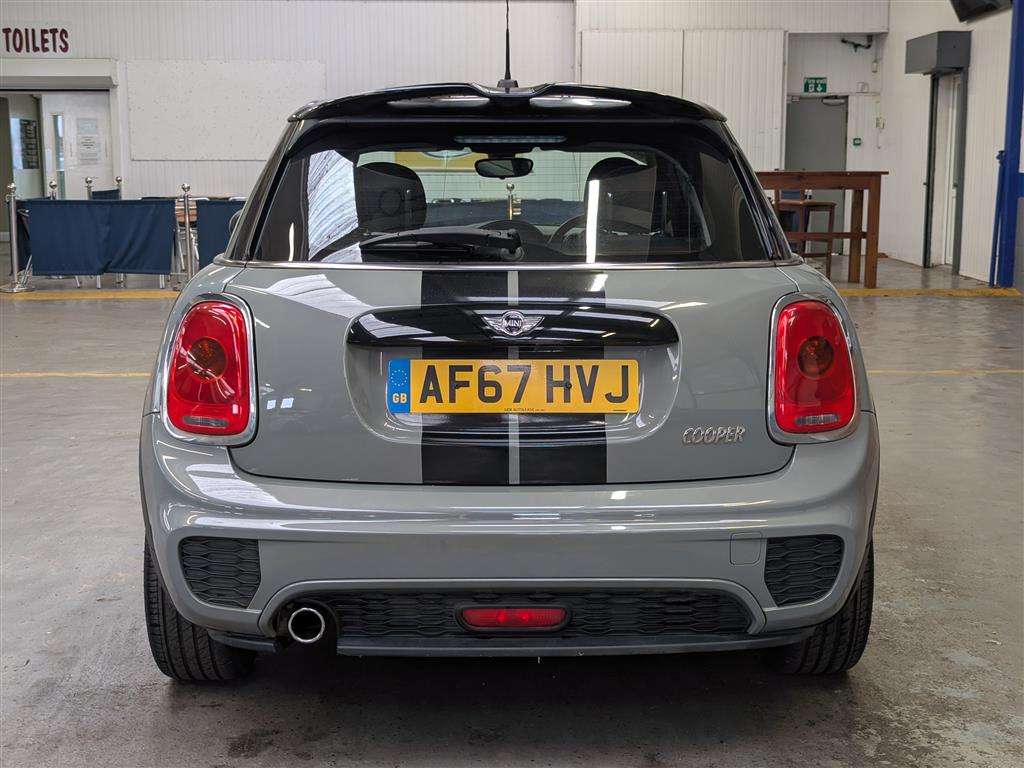 <p>2017 MINI COOPER</p>