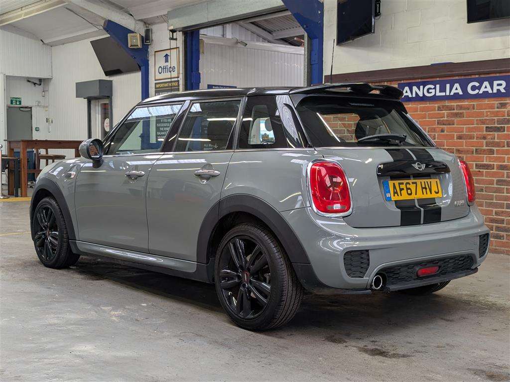 <p>2017 MINI COOPER</p>