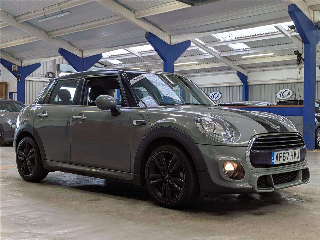 <p>2017 MINI COOPER</p>