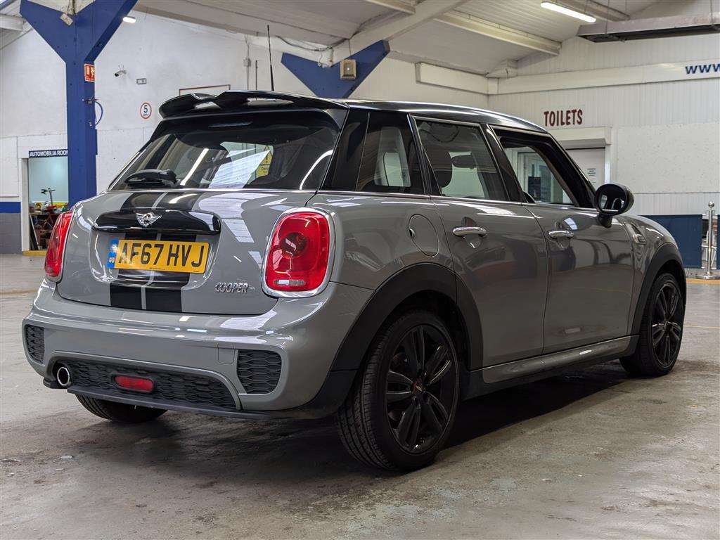 <p>2017 MINI COOPER</p>