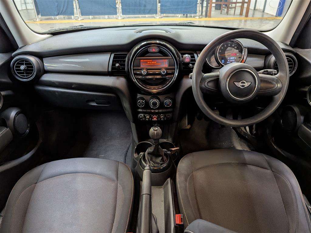 <p>2017 MINI COOPER</p>
