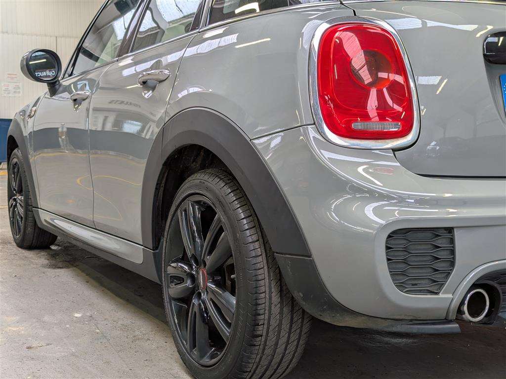 <p>2017 MINI COOPER</p>