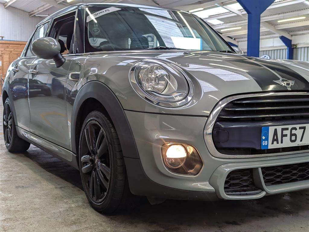<p>2017 MINI COOPER</p>