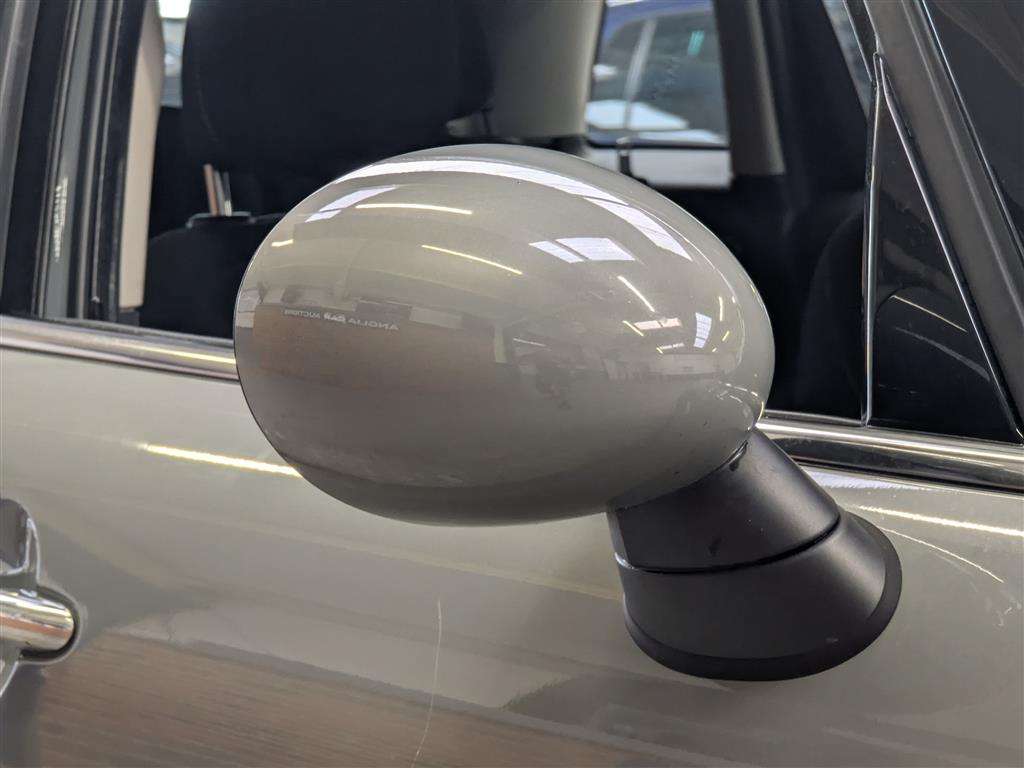 <p>2017 MINI COOPER</p>