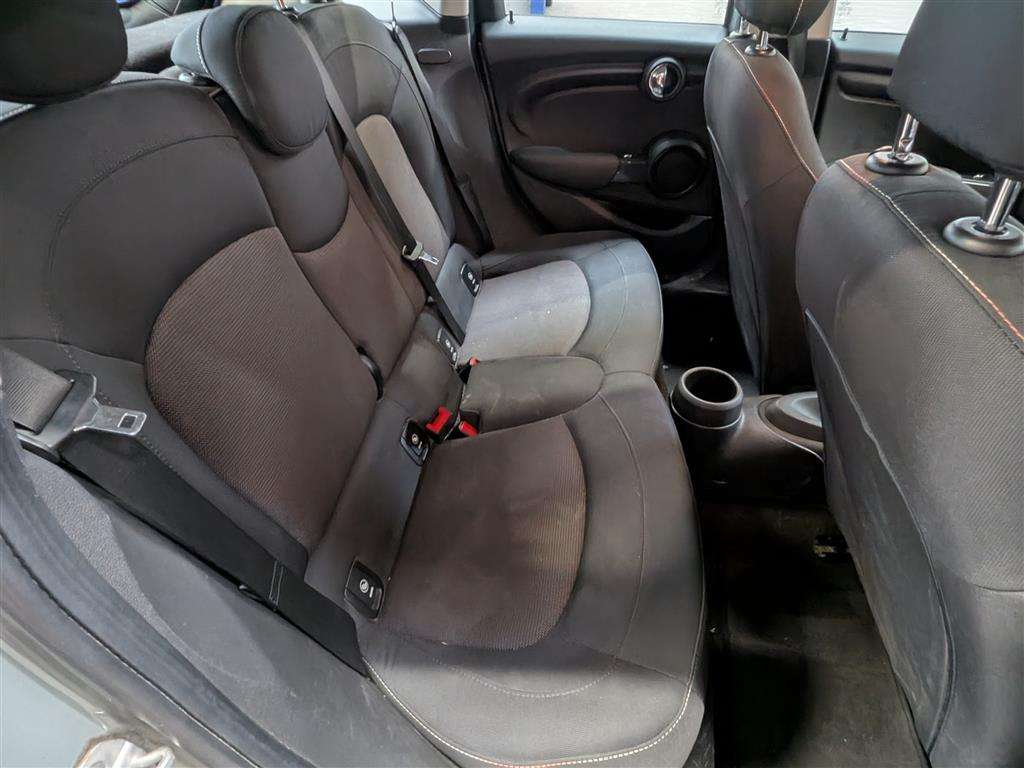 <p>2017 MINI COOPER</p>