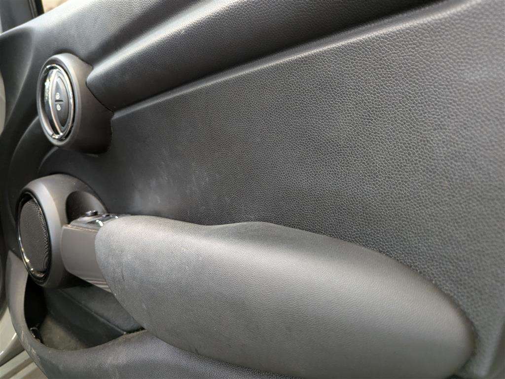 <p>2017 MINI COOPER</p>