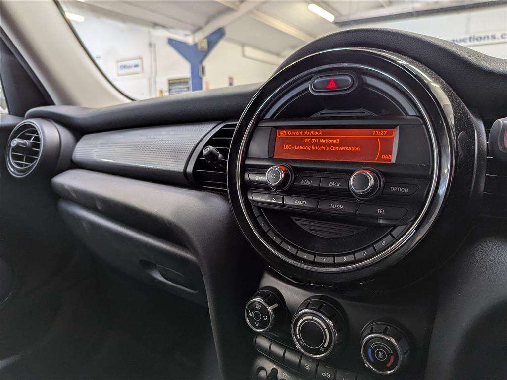 <p>2017 MINI COOPER</p>