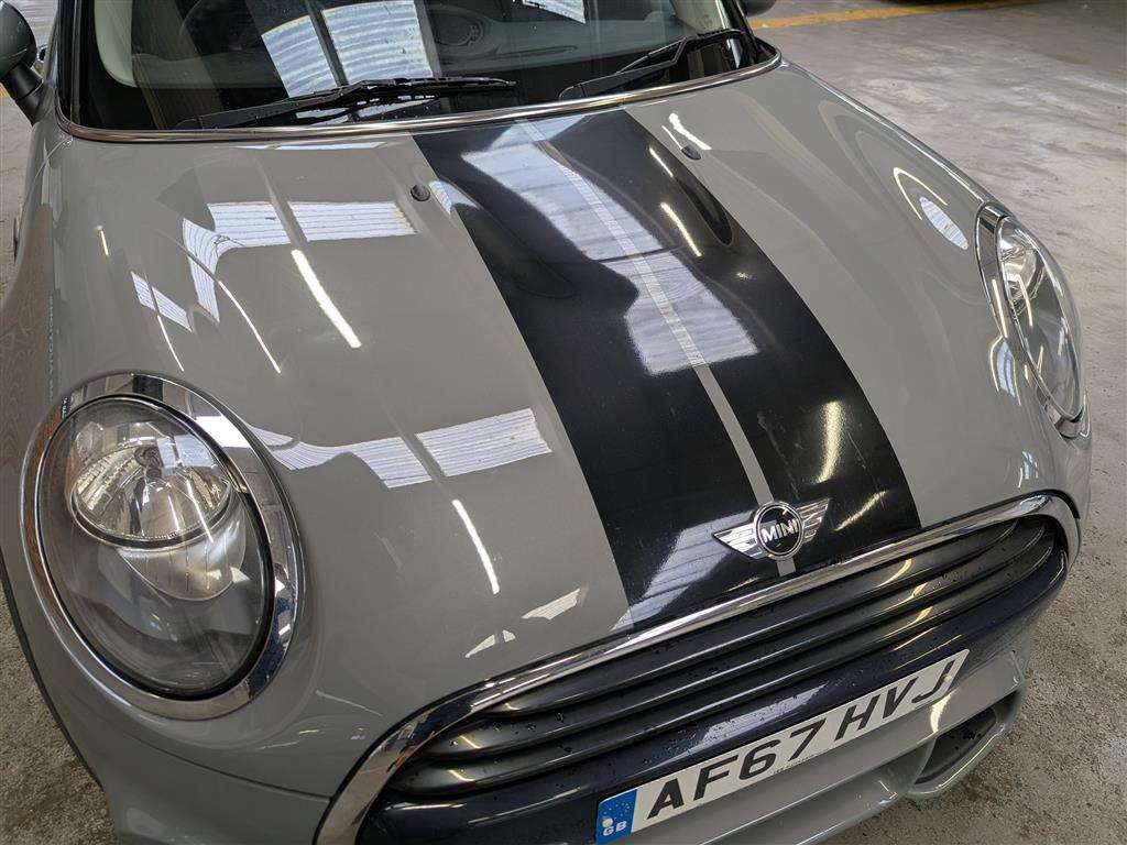 <p>2017 MINI COOPER</p>