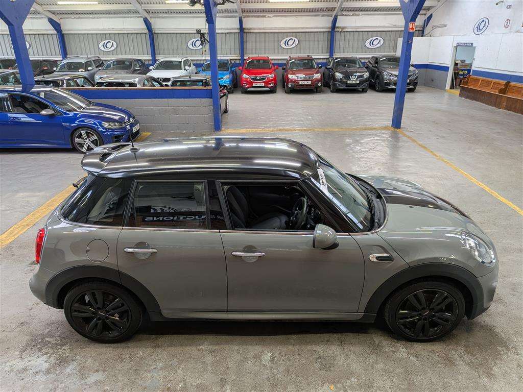 <p>2017 MINI COOPER</p>