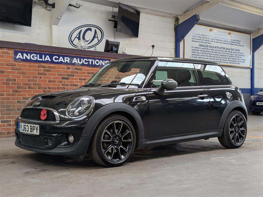 <p>2013 MINI COOPER SD BAYSWATER</p>