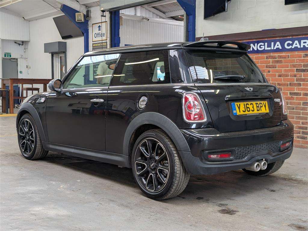 <p>2013 MINI COOPER SD BAYSWATER</p>