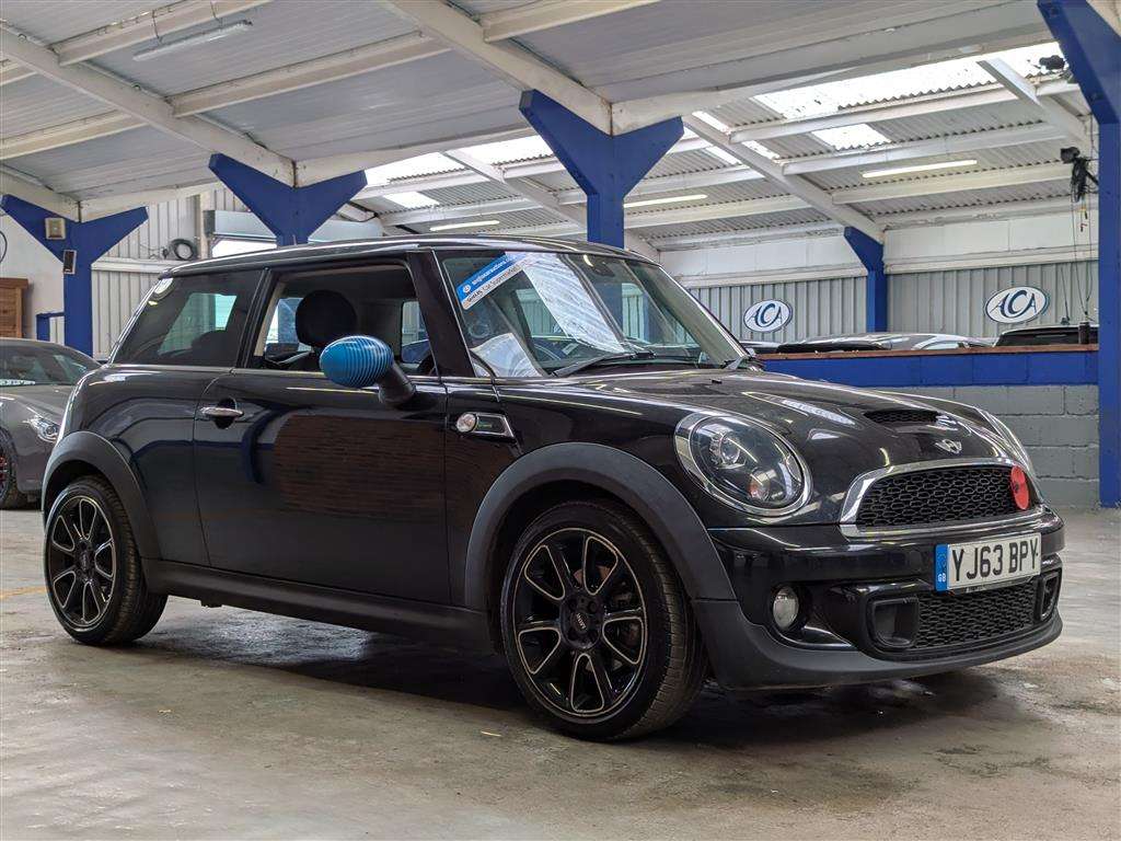 <p>2013 MINI COOPER SD BAYSWATER</p>
