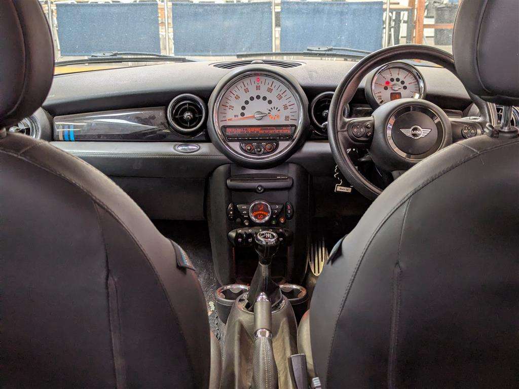 <p>2013 MINI COOPER SD BAYSWATER</p>