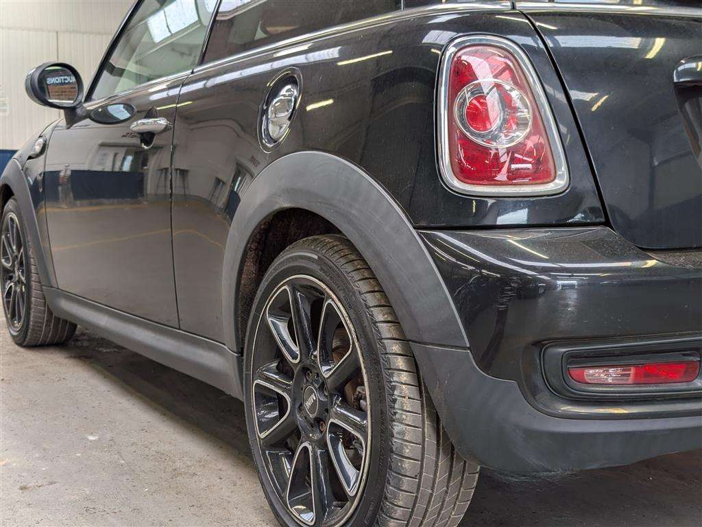 <p>2013 MINI COOPER SD BAYSWATER</p>