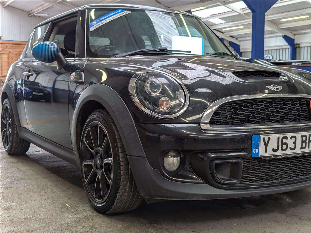 <p>2013 MINI COOPER SD BAYSWATER</p>